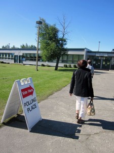 Voters walk into Airport Heights Elementary School to cast their vote. Photo by Daysha Eaton, KSKA - Anchorage