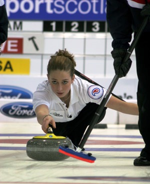Jessic Schultz_curling3