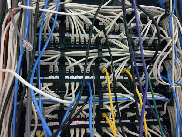 A bunh of cables behind a box