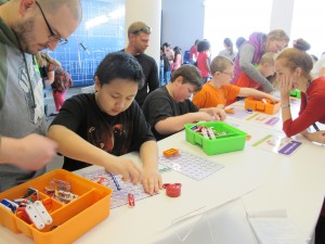 Students build circuits at the Spark!Lab. Feidt/APRN