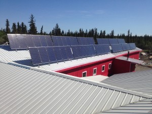 Solar panels on Ft. Yukon Tribal Hall. CREDIT DAVID PELUNIS-MESSIER / TCC