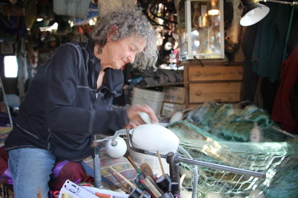 Marcia Dale expertly hangs nets at Watzituya. Credit Hannah Colton/KDLG