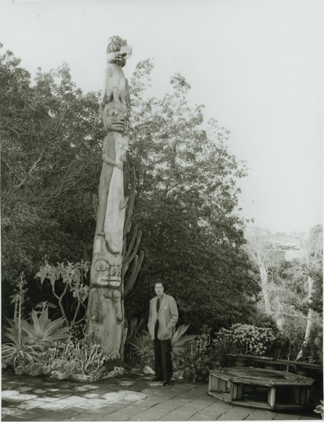 Vincent Price with Totem pole in his yard See front left photo PG 77.3.5.562 (10-125-9 ) W,H. Case 177N - Old Totem Poles Prinde oc Wales Island Tuxekan, Alaska Alaska State Museum, KM 77.3.5.443