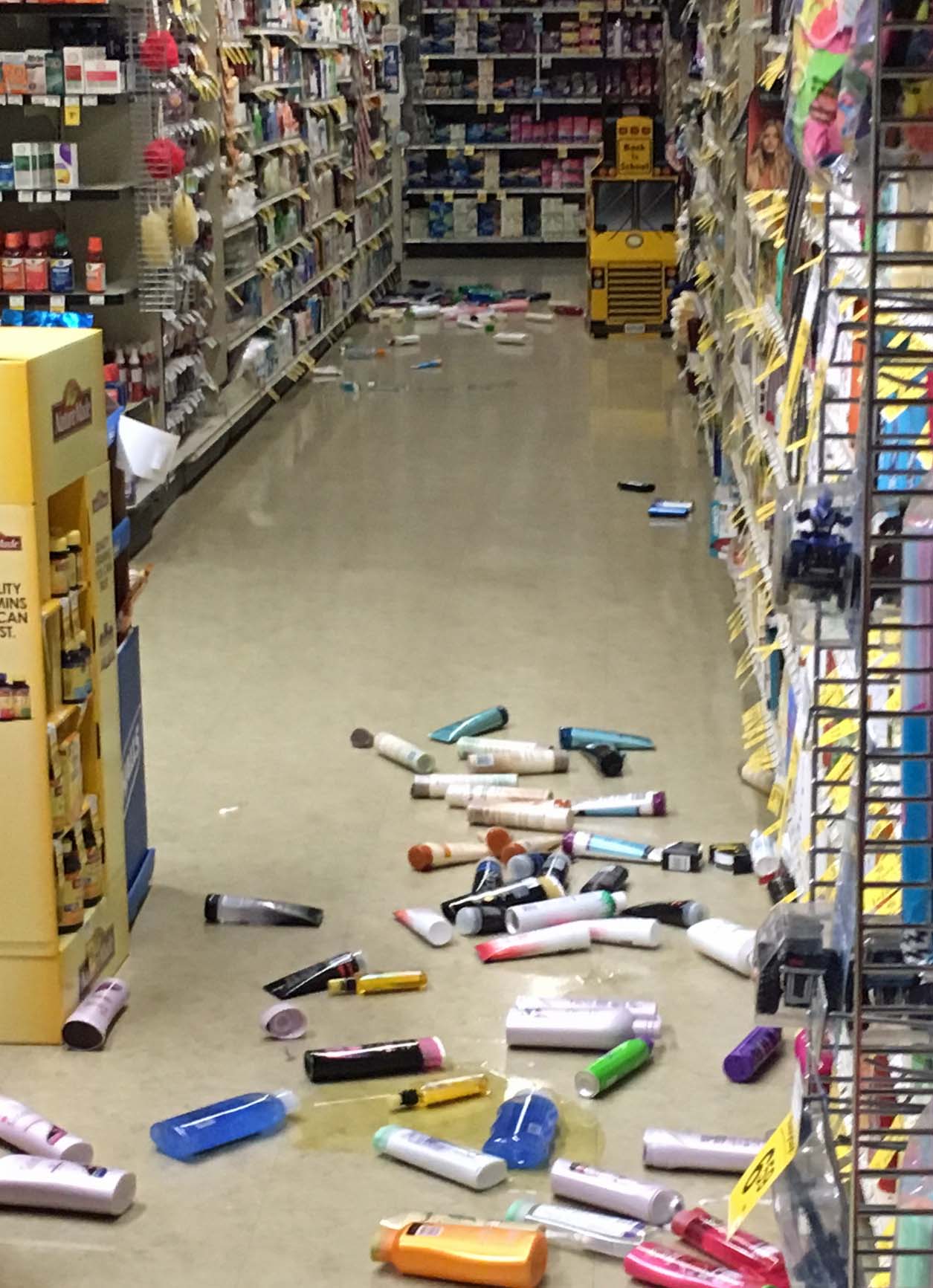 The Safeway in Homer had some cluttered aisles Sunday morning after the earthquake. (Photo by Perry Lynn )