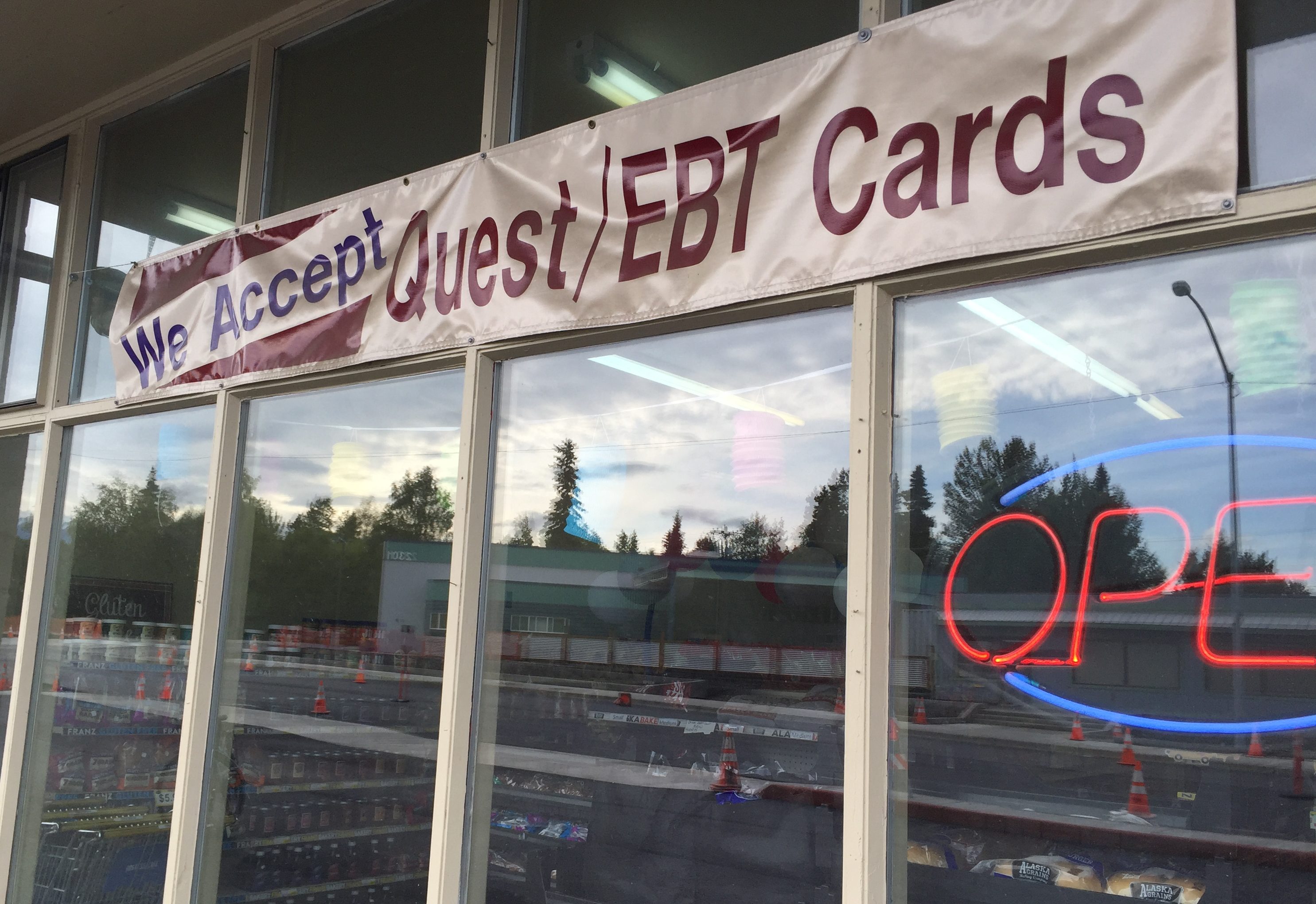 a sign says "We accept Quest/EBT cards"