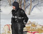 20180305- Jim Lanier handling his dogs at the Finger Lake checkpoint in his protective mountain biking gear 2