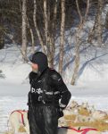 20180305- Jim Lanier handling his dogs at the Finger Lake checkpoint in his protective mountain biking gear 2
