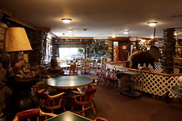 Gwennie’s Old Alaska Restaurant is empty on Wednesday, Aug. 5, 2020. The normally busy dining room was shut down on Monday to comply with the city's new order.