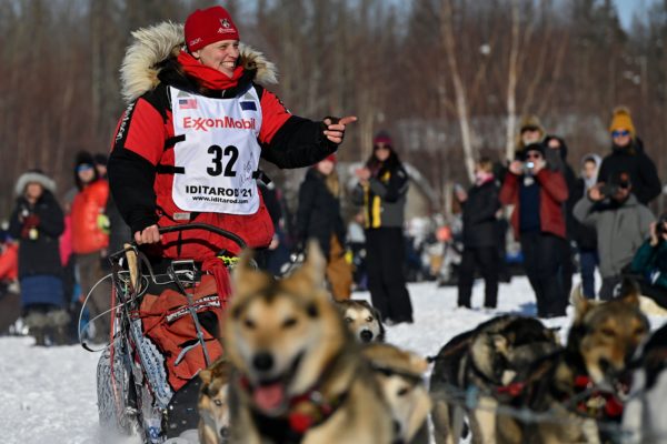 A musher points to the crowd.