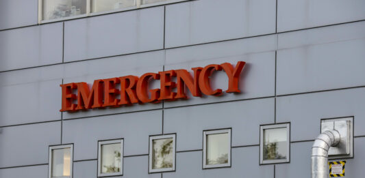 An emergency sign outside a hospital.