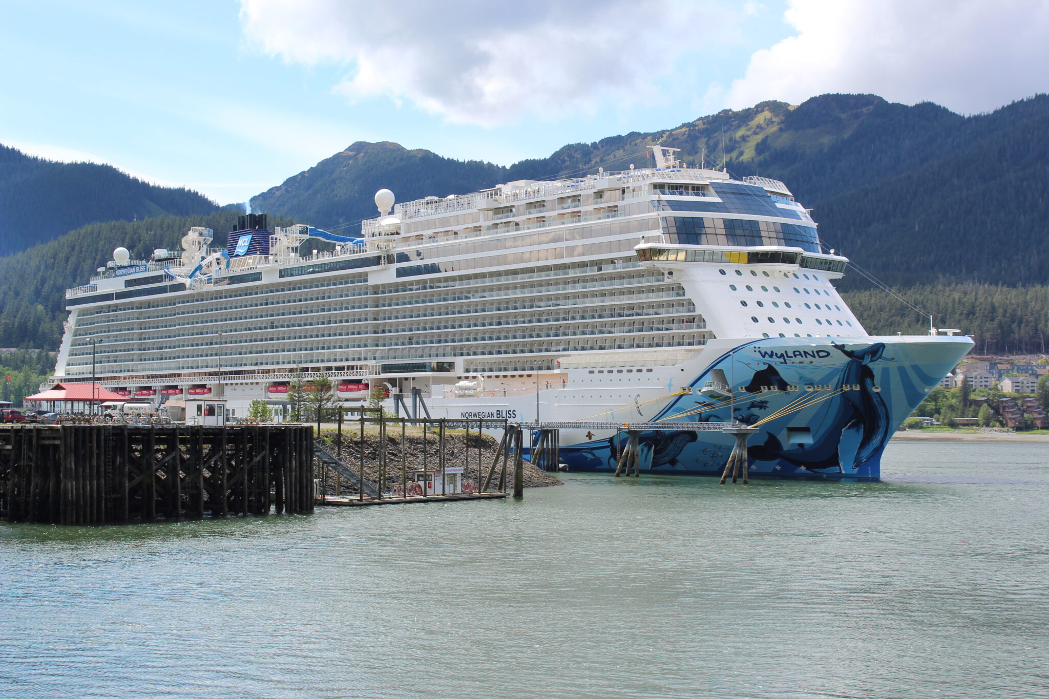 Juneau’s first large cruise ship arrives with uncertainty Alaska