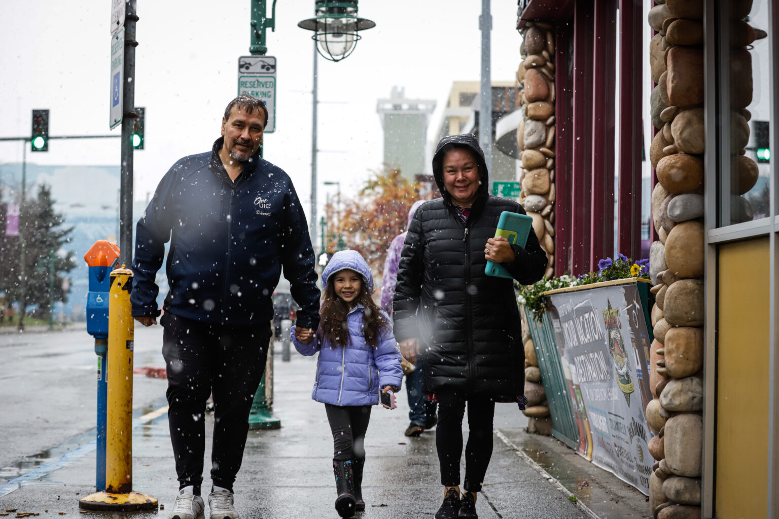 Anchorage gets its first snowfall of the season, making for a slick ...