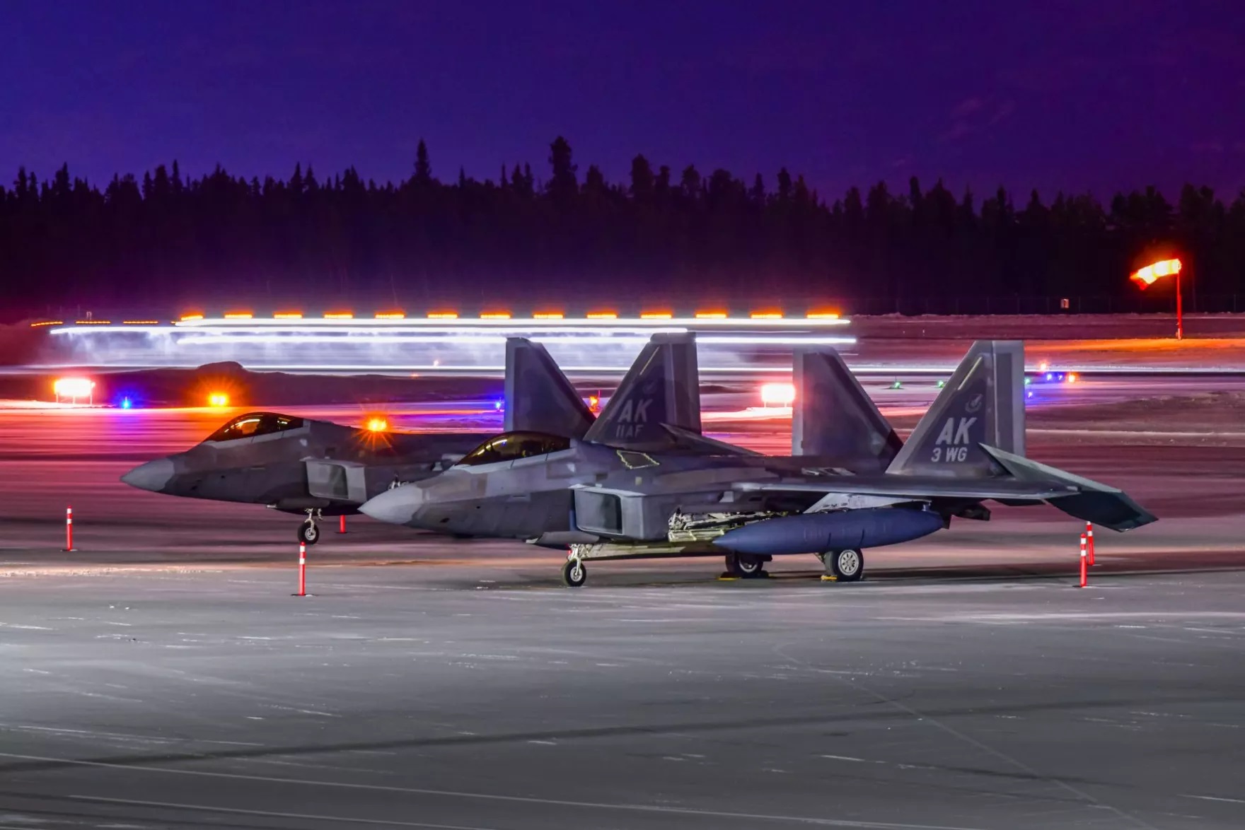 JBER jets get warm welcome on Whitehorse repair stop