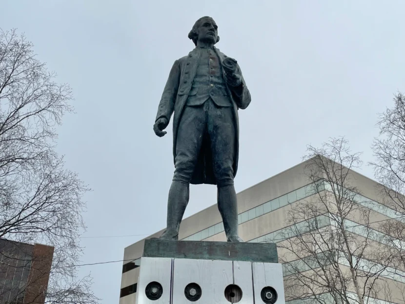 a statue of Captain James Cook