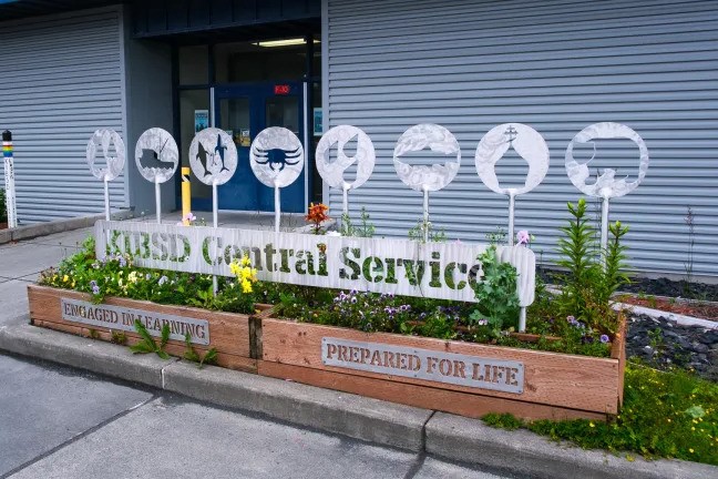 a building with a sign that says "KBSD Central Service"