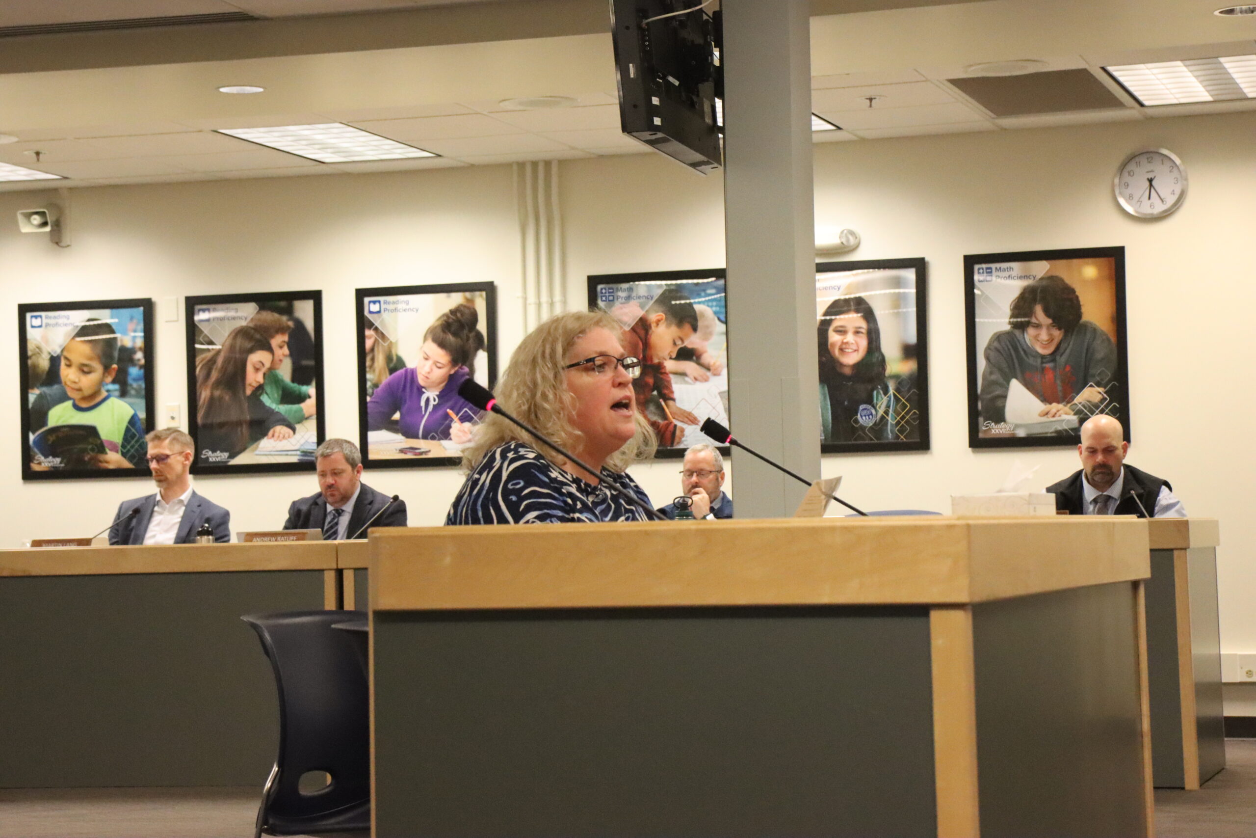 Anchorage School District IGNITE teacher expert Robin Wetherell testifies to the Anchorage School Board. 