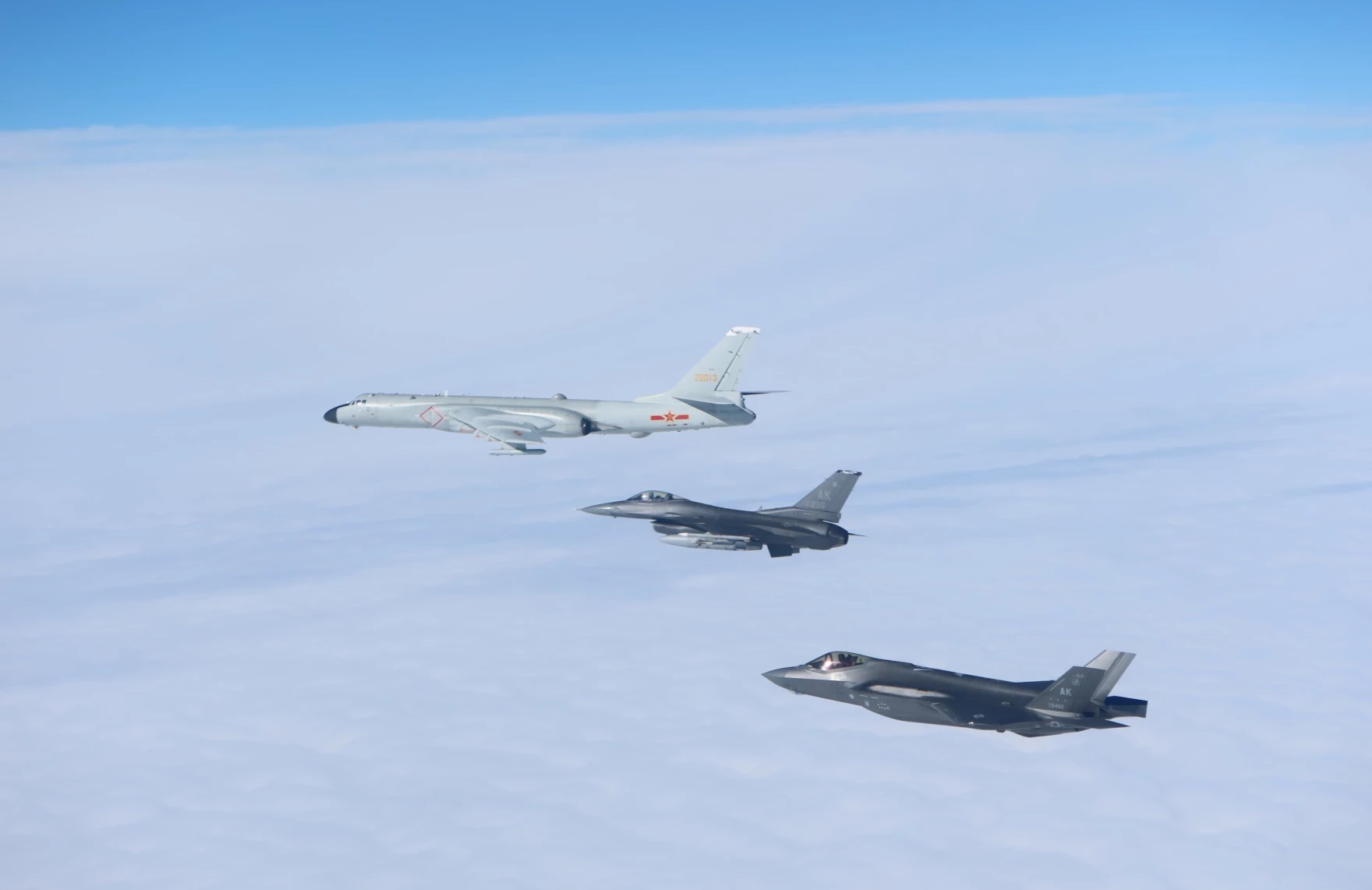 Chinese and Russian aircraft met for the first time during operation near Alaska