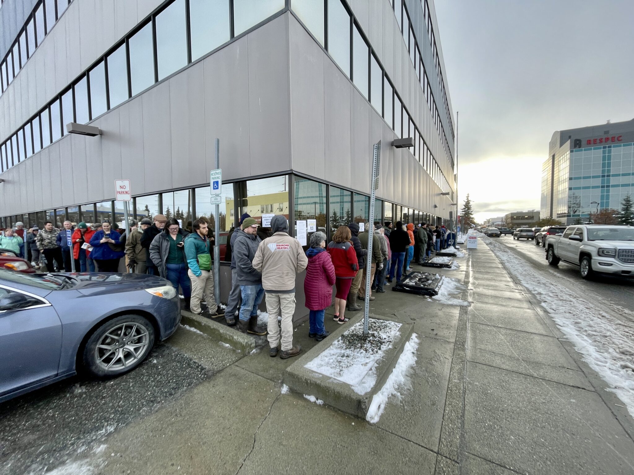 Alaskans line up like never before to vote early in the November